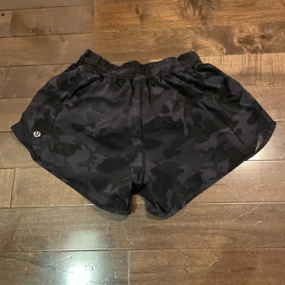 Lululemon Hotty hot shorts - Picture 3 of 5